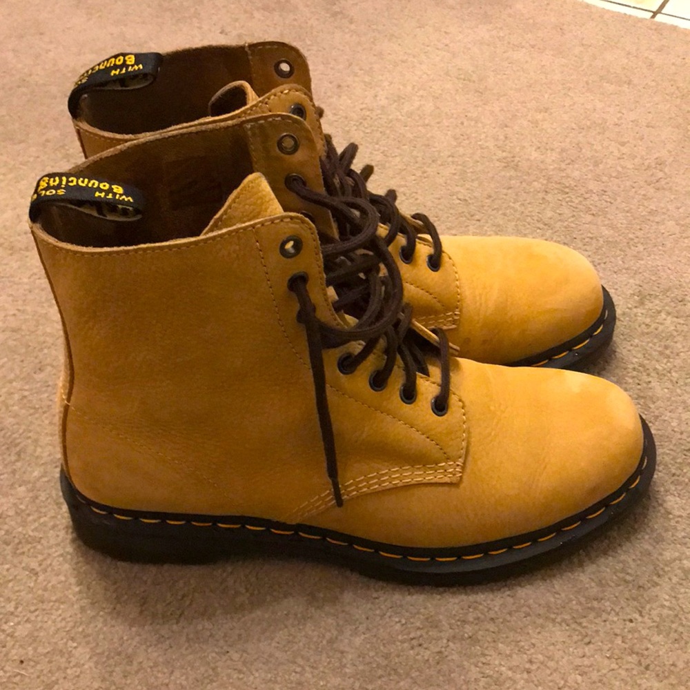 Dr martens in mint condition. Worn 3 times.
